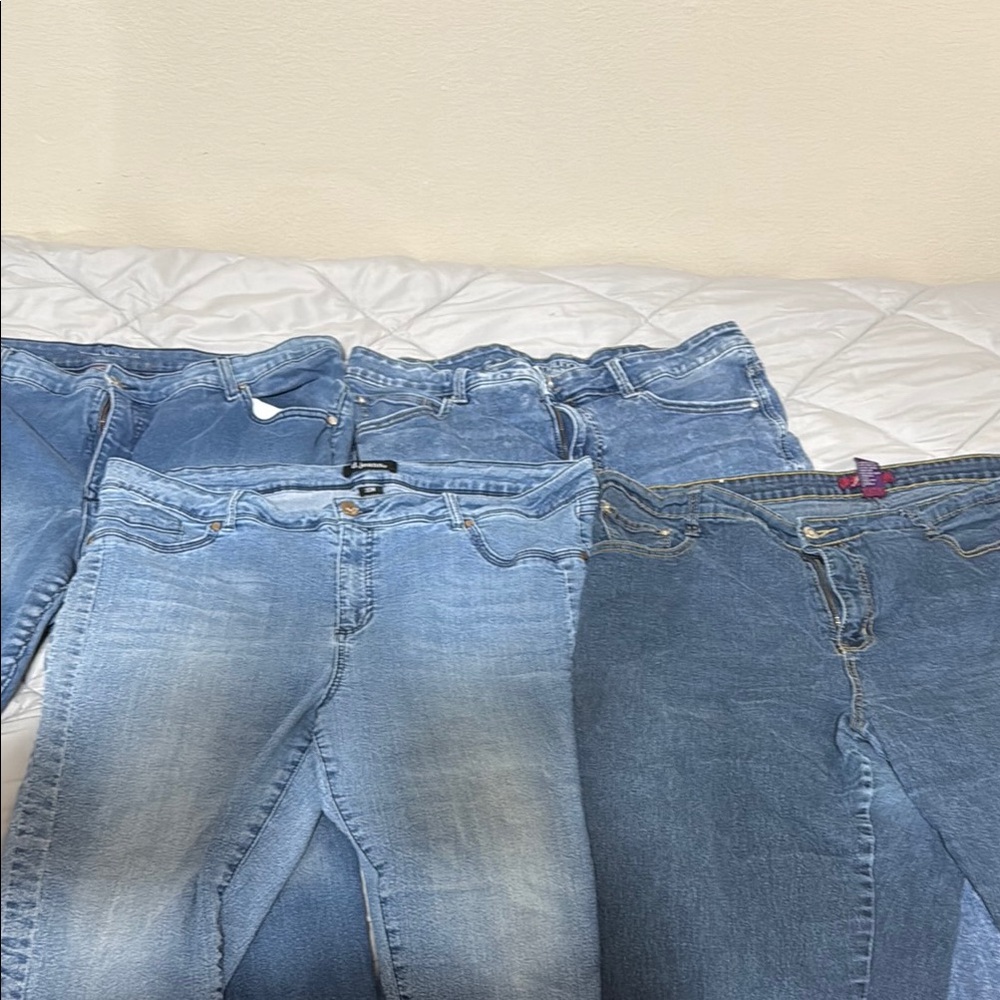 2 pairs of jeans & 2 pair of capri jeans